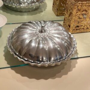 Fabulous pewter pumpkin pie/ appetizer/ casserole Serving Dish.  Mint condition.